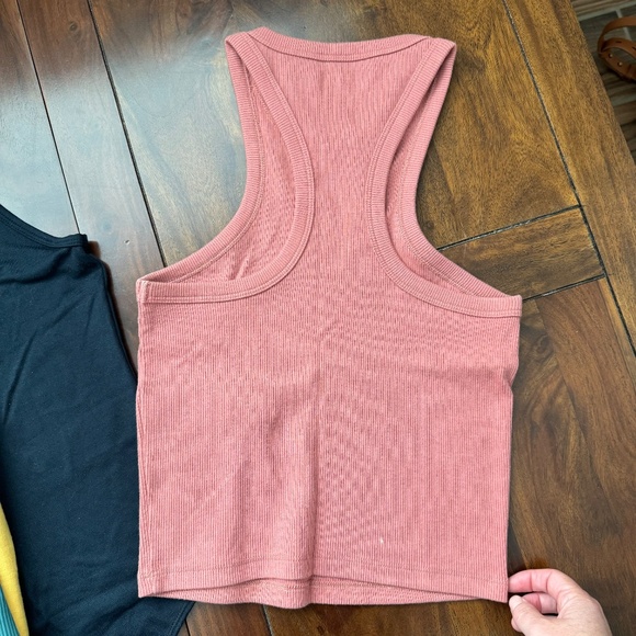 Abercrombie and Fitch Tank Bundle XS/S - Picture 4 of 11